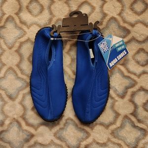 Boys blue size small water shoes